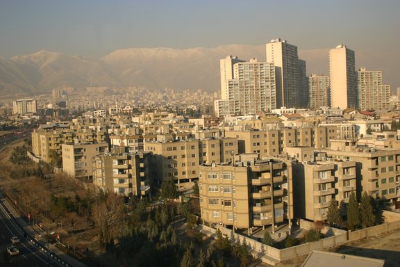 Teheran, Hauptstadt des Iran, im Hintergrund das Elburs-Gebirge