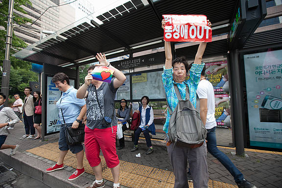 Unterstützer_innen beim 17. Seoul Queer Festival, 11. Juni 2016 auf dem Seoul Square in Südkorea © www.keeyoungsong.com