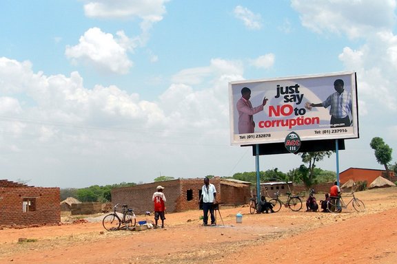 Plakat gegen Korruption in Chipata, Sambia © Lars Plougmann, London