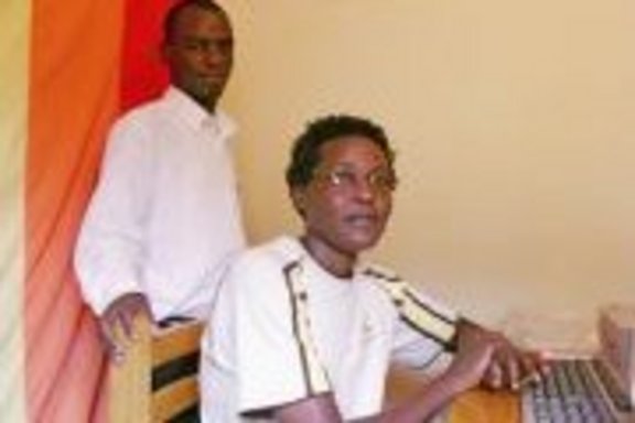 Zwei Aktivist*innen von SMUG in ihrem Büro: Frank Mugisha und Pepe Onziema, © Nine Jane