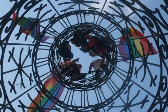 Regenbogenfahnen beim Istanbul-Pride, 2011