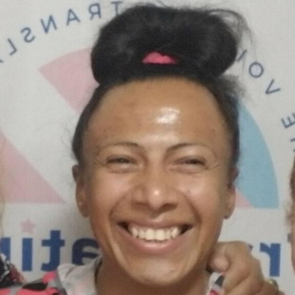 Maura kurz nach ihrer Freilassung im Kreise ihrer Lieben von der Translatina Coalition © privat Maura kurz nach ihrer Freilassung im Kreise ihrer Lieben von der Translatina Coalition © privat