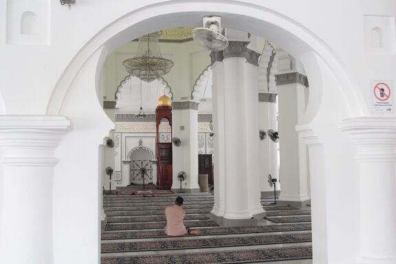 Gläubiger beim Gebet in der Kapitan-Keling-Moschee in Georgetown Gläubiger beim Gebet in der Kapitan-Keling-Moschee in Georgetown