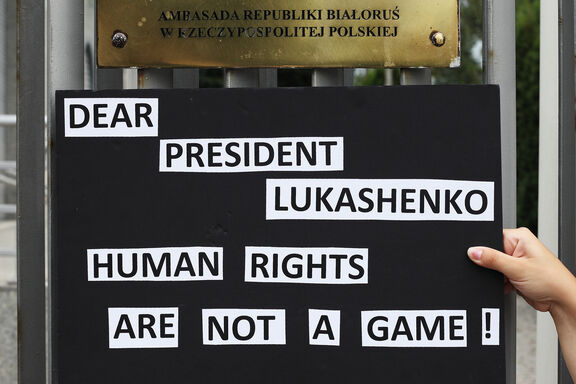 Aktion bei der Übergabe einer Petition an der belarussischen Botschaft in Warschau Aktion bei der Übergabe einer Petition an der belarussischen Botschaft in Warschau