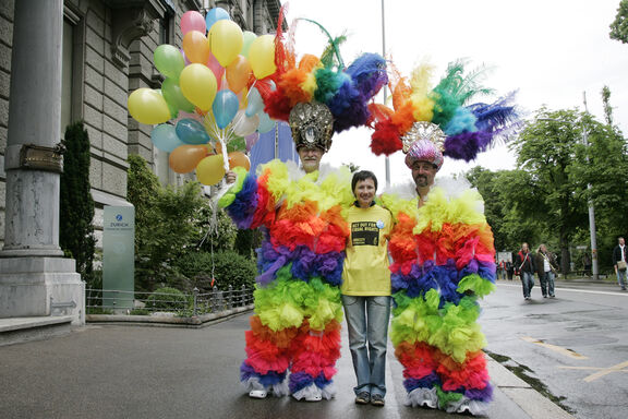 Euro Pride Festival 2009 in Zürich, Schweiz. Amnesty-Mitglieder, die für die Gleichberechtigung von LGBTI kämpfen © Amnesty International Euro Pride Festival 2009 in Zürich, Schweiz. Amnesty-Mitglieder, die für die Gleichberechtigung von LGBTI kämpfen © Amnesty International