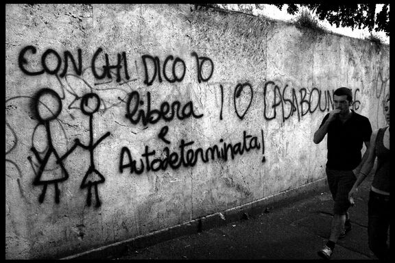 feministisches Graffiti in Rom, Italien © "Feminist grafitti, Roma" by scottmontreal is licensed with CC BY-NC 2.0. To view a copy of this license, visit https://creativecommons.org/licenses/by-nc/2.0/ feministisches Graffiti in Rom, Italien © "Feminist grafitti, Roma" by scottmontreal is licensed with CC BY-NC 2.0. To view a copy of this license, visit https://creativecommons.org/licenses/by-nc/2.0/