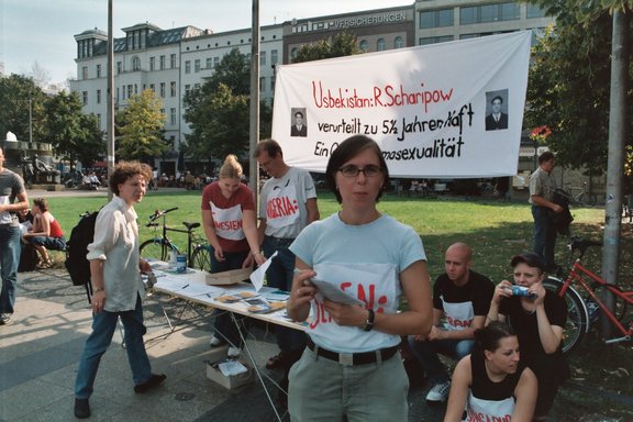 MERSI-Demonstration vom Brandenburger Tor bis zur usbekischen Botschaft in Berlin.