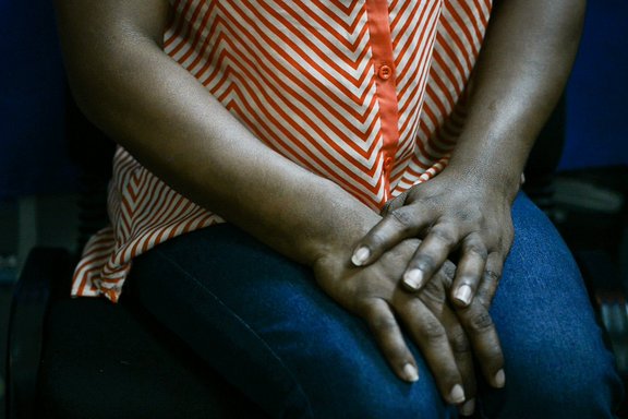 Patricia, eine 32-jährige Trans*-Frau, hat zu viel Angst, um in ihrer Heimatstadt in El Salvador zu bleiben, nachdem Banden begonnen haben, sie wegen ihrer geschlechtlichen Identität zu bedrohen