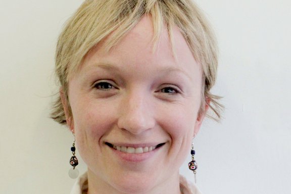 Emily Gray - Amnesty-Expertin für Menschenrechte und sexuelle Orientierung bzw. Geschlechtsidentität
