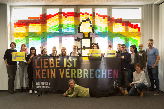 Solidaritätsaktion von Amnesty Deutschland für die taiwanische Partnersektion zur Kampagne "Rainbow for Taiwan" im Oktober 2018