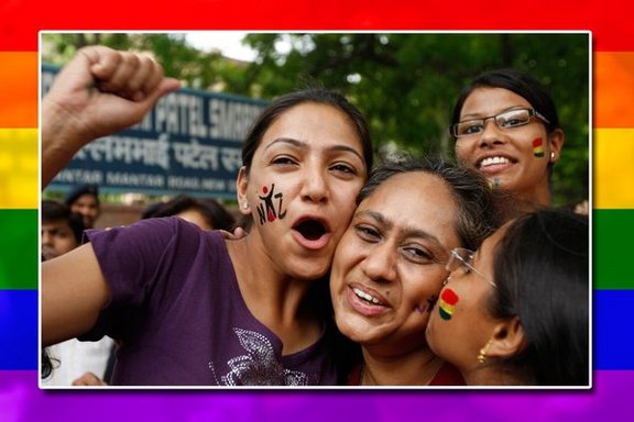 Indische LGBTI Aktivistinnen feiern im Juli 2009 die Dekriminalisierung von Homosexualität durch den Obersten Gerichtshof