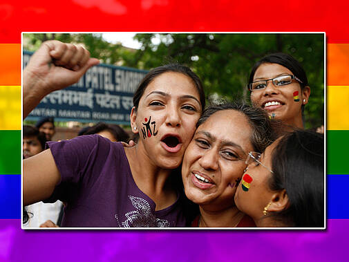 Indische LGBTI Aktivistinnen feiern im Juli 2009 die Dekriminalisierung von Homosexualität durch den Obersten Gerichtshof